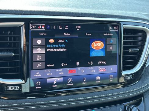 Used 2023 Chrysler Pacifica Touring-L w/ S Appearance Package image 18