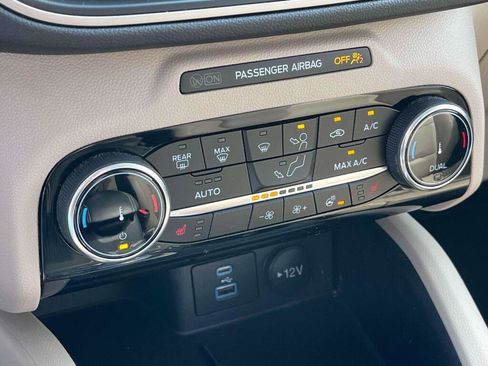 Certified 2022 Ford Escape SEL AWD/4WD image 28