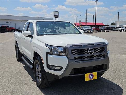 Used 2025 Nissan Frontier SV w/ SV Convenience Package RWD image 6