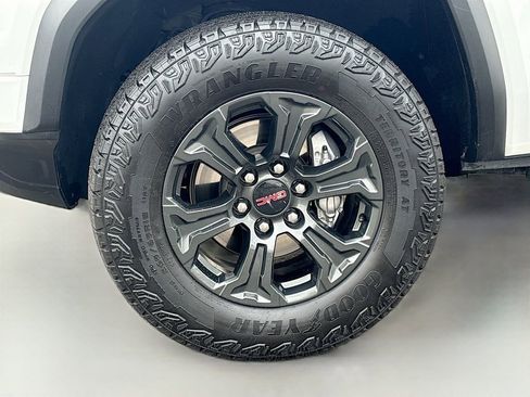 Used 2025 GMC Canyon Elevation image 29