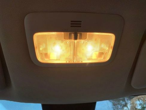 Used 2018 Toyota Corolla SE image 15