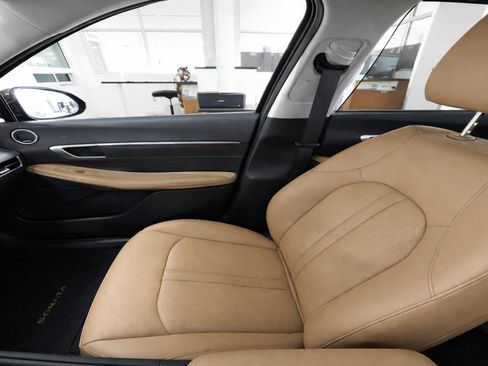 Certified 2025 Hyundai Sonata Limited FWD image 11