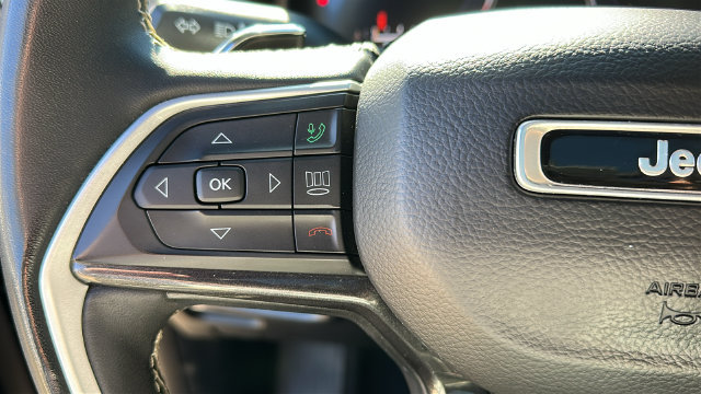 Used 2023 Jeep Grand Cherokee Altitude AWD/4WD image 13
