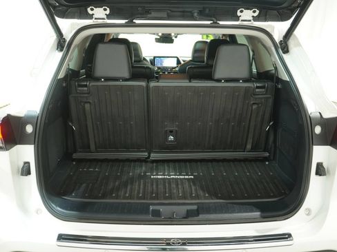 Used 2021 Toyota Highlander Platinum AWD/4WD image 6