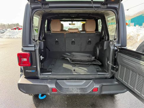 Used 2023 Jeep Wrangler Sahara w/ Cold Weather Group image 7