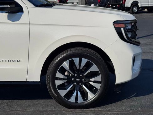 Used 2025 Ford Expedition Max Platinum w/ Driver's Package image 10