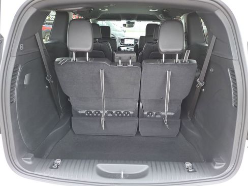 New 2026 Chrysler Pacifica Select image 8