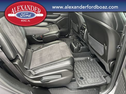 Used 2024 Jeep Grand Cherokee L Altitude AWD/4WD image 15