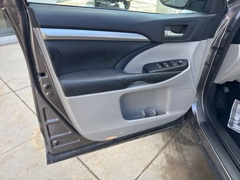 Used 2015 Toyota Highlander XLE image 24