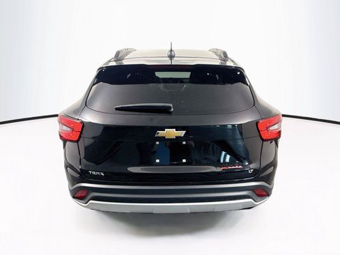 Used 2025 Chevrolet Trax LT FWD image 4