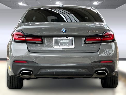 Used 2022 BMW 530e w/ Premium Package image 9