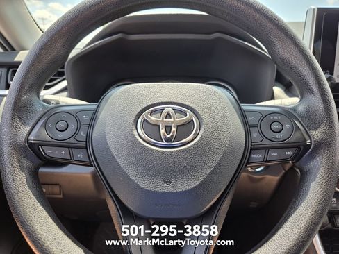 Used 2025 Toyota RAV4 XLE AWD/4WD image 20