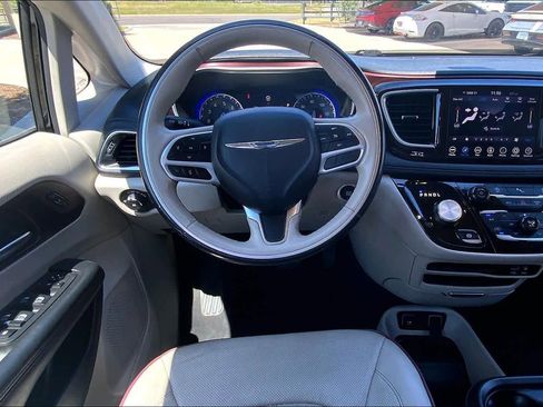 Used 2020 Chrysler Pacifica Limited FWD image 6