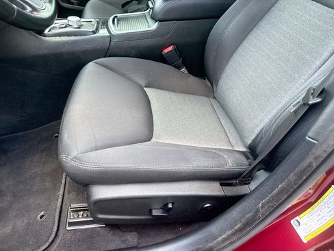 Used 2019 Chrysler 300 Touring w/ Sport Appearance Package AWD/4WD image 11