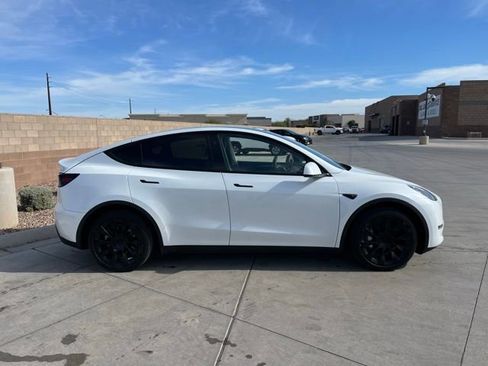 Used 2025 Tesla Model Y Long Range image 5