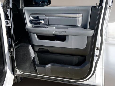 Used 2019 RAM 1500 Classic SLT image 22