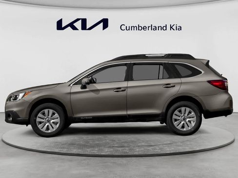 Used 2017 Subaru Outback 2.5i Premium AWD/4WD image 3