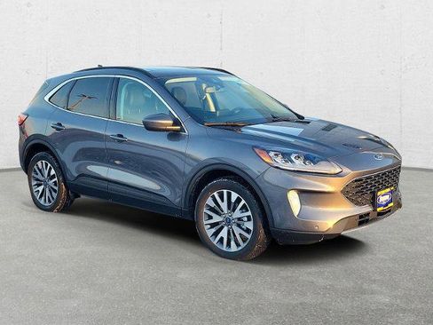 Certified 2022 Ford Escape Titanium w/ Class II Trailer Tow Package image 2