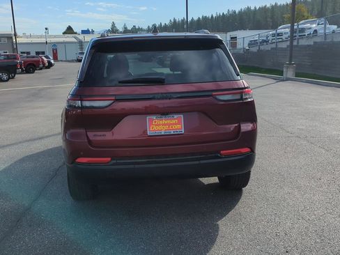 Used 2024 Jeep Grand Cherokee Altitude image 5