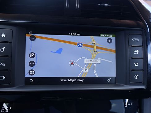 Used 2018 Jaguar F-PACE Premium AWD/4WD image 26
