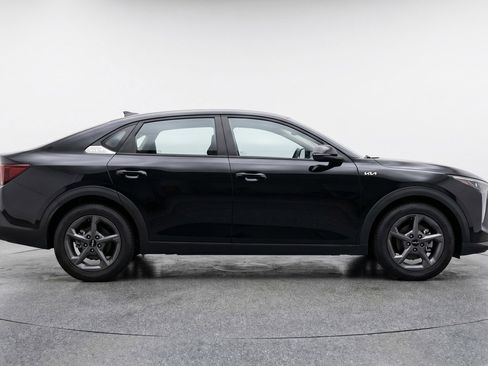 Used 2025 Kia K4 FWD image 11