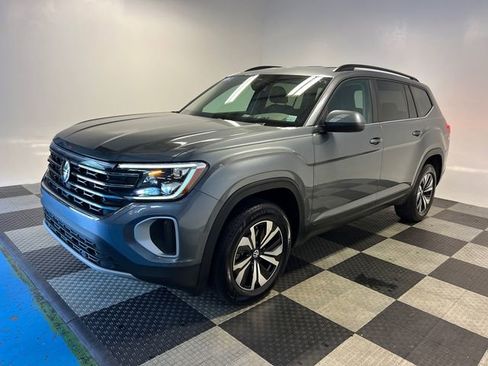 Certified 2024 Volkswagen Atlas SE FWD image 3
