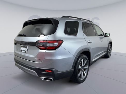 Used 2023 Honda Pilot Touring image 7
