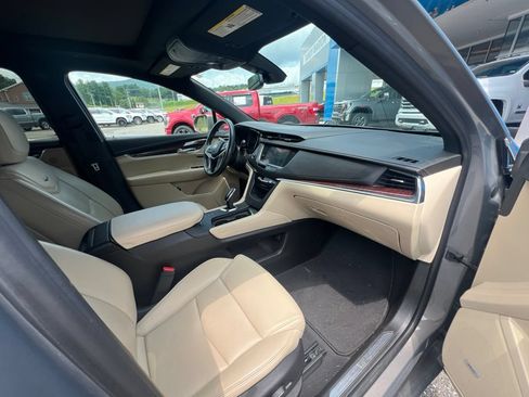 Used 2017 Cadillac XT5 Luxury w/ Driver Awareness Package AWD/4WD image 11