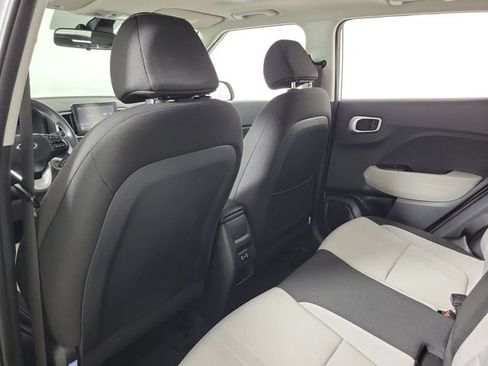 Used 2024 Hyundai Venue SEL FWD image 11