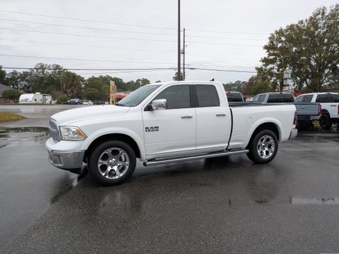 Used 2017 RAM 1500 Laramie w/ Convenience Group image 7