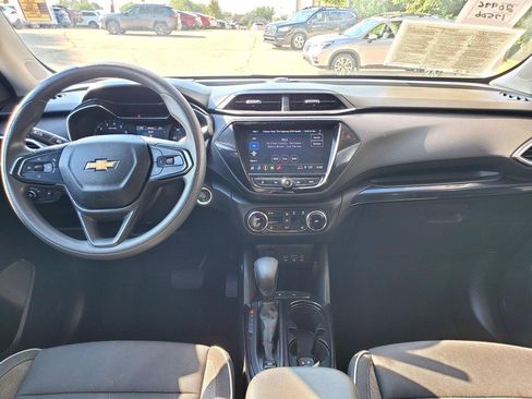 Used 2021 Chevrolet TrailBlazer LT w/ Convenience Package FWD image 8