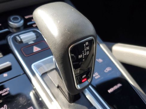 Used 2022 Porsche Cayenne AWD/4WD image 33