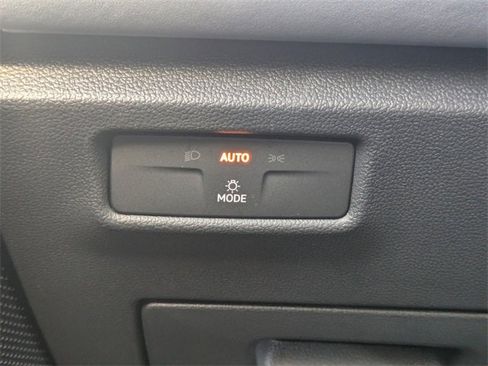 New 2026 Volkswagen Tiguan SE image 28