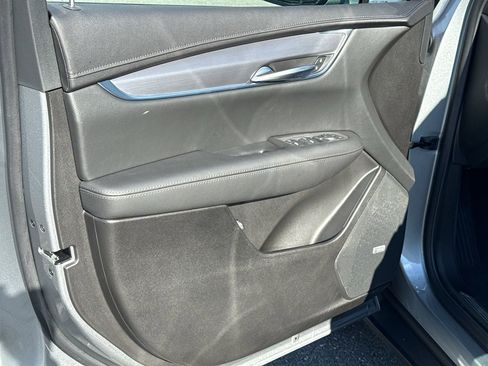 New 2026 Cadillac XT5 Luxury image 9