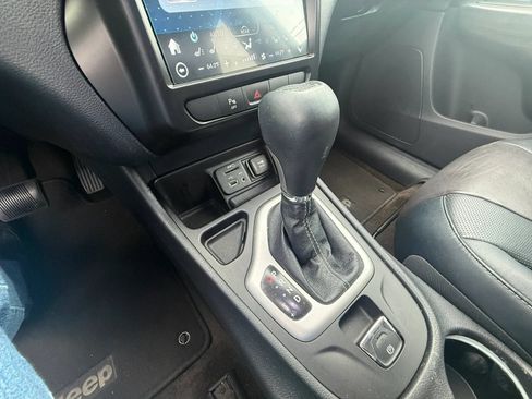 Used 2015 Jeep Cherokee Limited w/ Luxury Group FWD image 18