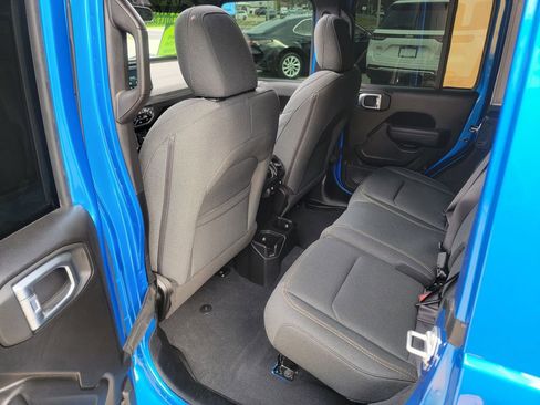 Used 2024 Jeep Wrangler Sport S image 12