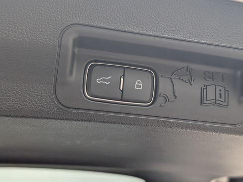 Used 2022 Ford Explorer XLT w/ Equipment Group 202A RWD image 21