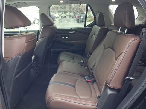 Used 2025 Honda Pilot Elite image 16