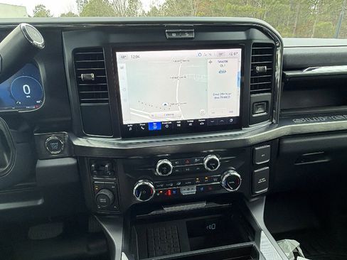 Used 2025 Ford F250 Lariat w/ Chrome Package image 32