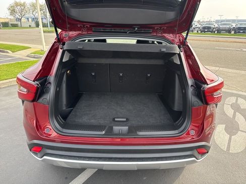 Used 2025 Chevrolet Trax LT w/ LT Convenience Package image 6