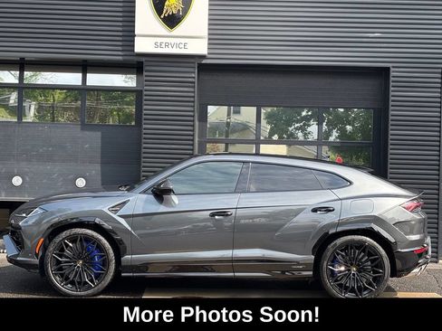 Used 2025 Lamborghini Urus SE AWD/4WD image 2