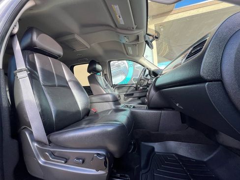 Used 2014 Chevrolet Suburban LT image 25