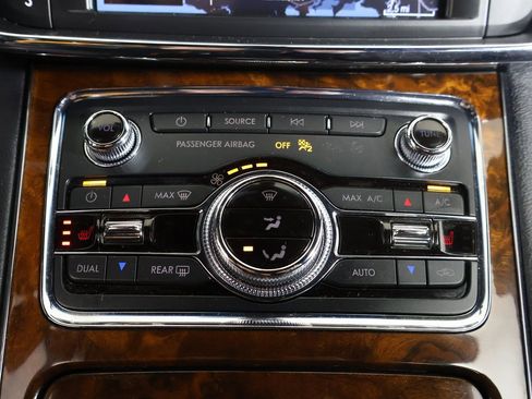 Used 2017 Lincoln Continental Select image 3