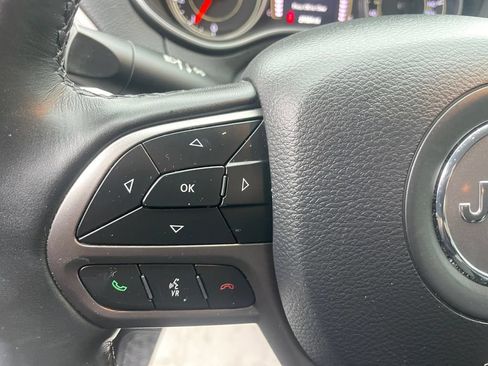 Used 2020 Jeep Cherokee Latitude Plus w/ Cold Weather Group AWD/4WD image 33