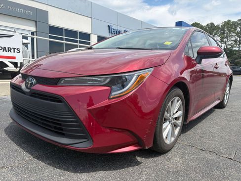 Used 2023 Toyota Corolla LE w/ LE Convenience Package FWD image 1