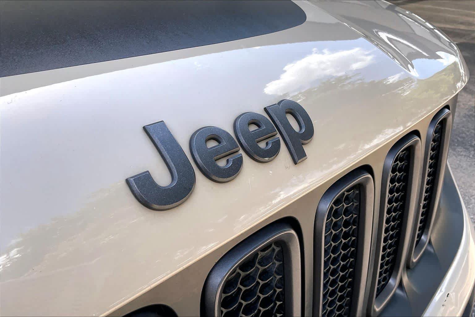 Used 2015 Jeep Renegade Trailhawk AWD/4WD image 31