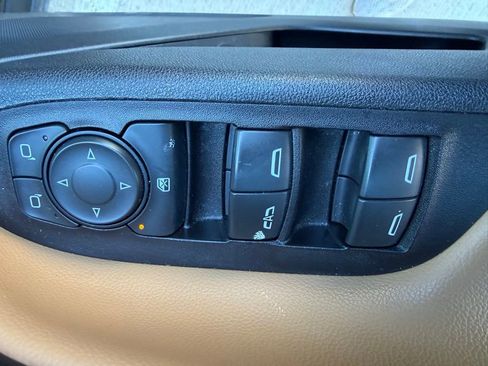 Used 2021 Chevrolet Equinox Premier image 18