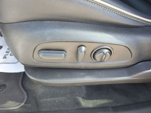 Used 2022 Chevrolet Traverse Premier image 20