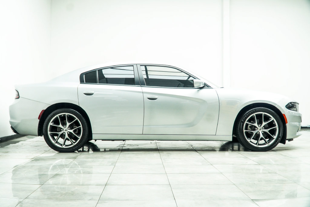 Used 2022 Dodge Charger SXT w/ Plus Group RWD image 8