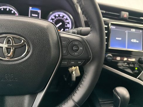 Used 2018 Toyota Camry SE FWD image 23